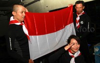 Chua bersama tim penyelam melakukan persiapan sebelum turun ke dalam air. Pool/Gusmun/detikFoto.