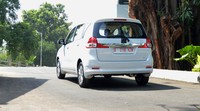 Dari foto juga terlihat, ubahan yang dilakukan oleh Suzuki pada model terlarisnya itu paling kentara pada grill dan bagian belakang mobil. Ist.