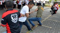 Komunitas Honda Street Fire Club Indonesia (HSFCI) mengikuti lomba tarik tambang. Ist/WMS.