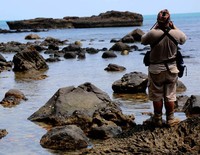 Ternyata jika diperhatikan dengan seksama, bebatuan karang yang ada di sini seperti kapal. Nah, ada kisah di balik batu yang mirip kapal ini! (Reno/detikTravel)