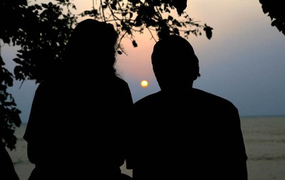 Sunset Romantis di Pantai Guci Kapal Batu, Lampung