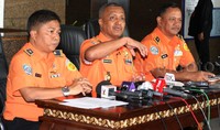     Semua jenazah akan dievakuasi dari lokasi untuk diidentifikasi. Opsinya dievakuasi bisa dengan jalan darat, bisa dengan helipad, bisa dengan jaring atau net. Dari 3 ini perkiraan saya net yang paling memungkinkan dan cepat, katanya. Pool/Lamhot Aritonang/detikFoto.