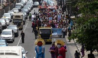 Ondel-ondel tampak dalam iring-iringan karnaval budaya para penyandang tersebut.