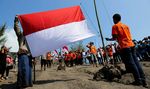 Mengibarkan Merah Putih di Anak Krakatau