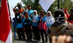 Mengibarkan Merah Putih di Anak Krakatau