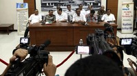 Menko Polhukam Luhut Panjaitan (kedua kiri) didampingi Kapolri Badrodin Haiti (kiri), Jaksa Agung Prasetyo (kedua kanan) dan Menkumham Yasonna Laoly (kanan) memberikan keterangan pers di Jakarta, Selasa (18/08/2015).