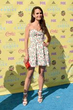 Bella Thorne hingga Britney Spears di Teen Choice Awards 2015