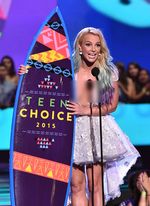 Britney Spears Raih Style Icon di Teen Choice Awards 2015