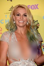 Britney Spears Raih Style Icon di Teen Choice Awards 2015