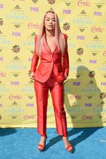 Bella Thorne hingga Britney Spears di Teen Choice Awards 2015