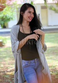 Dulu ia sempat menjadi finalis di ajang pemilihan model majalah Aneka Yess!.