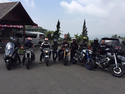Menikmati Alam Indonesia Sambil Menggeber Moge Yamaha