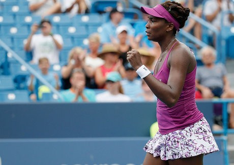 Venus Lewati Hadangan Pertama