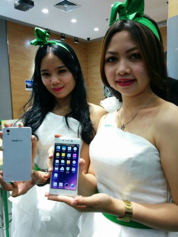 CEO Oppo Indonesia Ivan Lau mengatakan bahwa dua produk terbarunya ini merupakan jawaban atas permintaan konsumen di Indonesia yang menginginkan produk kelas menengah namun dengan desain dan spesifikasi mumpuni.