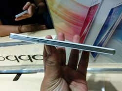 Mirror 5 dan R7 Lite: Menengah dengan Cita Rasa Mewah