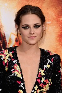 Mantan kekasih Robert Pattinson itu memoles matanya dengan make-up yang tebal. Jason Merritt/Getty Images/detikFoto.