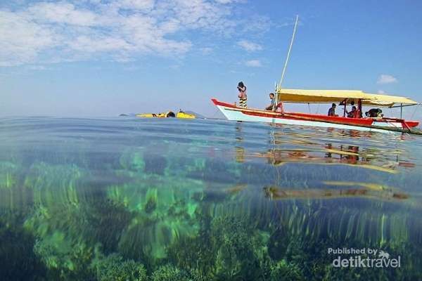 8 Destinasi Cantik Buat Island Hopping di Indonesia (1)