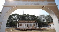Ada beberapa rumah yang dibangun.