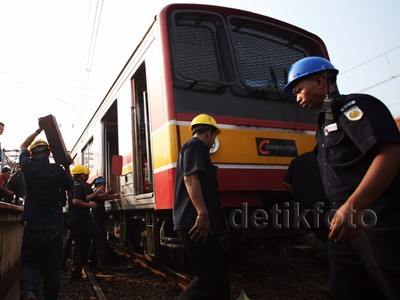 Gerbong Commuter Line Anjlok di Manggarai