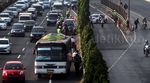 Pintu Tol Tutup, Penumpang Turun di Tol