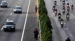 Pintu Tol Tutup, Penumpang Turun di Tol