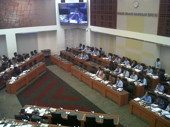 Datangi DPR, Menkeu Laporkan Penggunaan APBN 2014