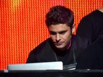 Zac Efron dan Emily Ratajkowski Asyik Nge-DJ