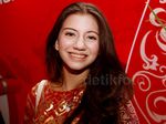 Cassandra Lee dalam Balutan Dress Merah