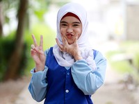 Ia tampak imut saat berpose di depan kamera.
