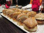 Enaknya Mencicip Sandwich Confit Chicken dan Crab Salad di Sapori Deli