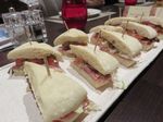 Enaknya Mencicip Sandwich Confit Chicken dan Crab Salad di Sapori Deli