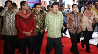 Wagub DKI Jakarta Djarot Saiful Hidayat, Menteri Perindustrian Saleh Husin, dan Ketua DPR Setya Novanto juga hadir dalam acara tersebut.