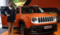 Seperti Jeep Cherokee terbaru, 2015 Jeep Renegade pun meningkatkan standar dalam segmen small-premium SUV dengan transmisi otomatis 9-percepatan.