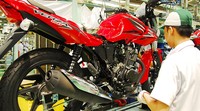 Untuk semakin mengkukuhkan tampilan sporti dan stylish, Honda Verza 150 telah dilengkapi dengan desain tangki yang tampak berotot dilengkapi dengan shroud, didukung oleh desain lampu depan & belakang, pillion step serta disk brake depan dan desain rear grip yang modern dan fungsional. Ist/Honda.