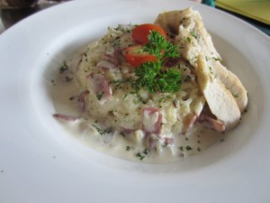 Ground Up Delicatessen: Mencicipi Carbonara Rice Creamy, Nasi Berbalut Saus Carbonara yang Lembut Gurih