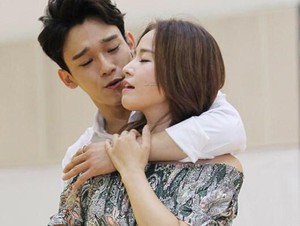 Mau Dong, Dipeluk Chen EXO Seperti Kim Bo Kyung!