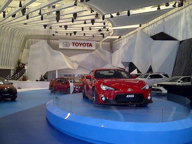 Datang ke Dua Pameran Mobil Besar, JK: Wapres Harus Independen