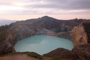 Jika Kedua Danau Ini Tercampur, Dunia Diyakini Akan Kiamat!