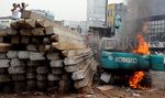 Warga Kampung Pulo Bakar Alat Berat