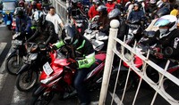 Pagi ini, Kamis (20/8/2015) tak sedikit warga yang terjebak macet.