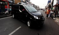 Terpaksa berbalik arah karena tidak bisa melewati ruas jalan tersebut.