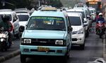 Jalan Jatinegara Barat Ditutup, Pengendara Terpaksa Putar Arah