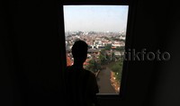 Rusunawa Jatinegara Barat terdiri dari 519 unit, tiap unit setara Rp 400 juta. Rusunawa terdiri dari 2 tower, tiap tower ada 16 lantai dan dilengkapi lift.