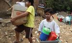 Warga Kampung Pulo Evakuasi Harta Benda