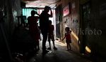 Warga Kampung Pulo Evakuasi Harta Benda