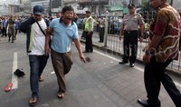 Akibat bentrokan ini, 10 motor rusak serta beberapa petugas polisi dan Satpol PP terluka. Sejumlah warga juga terluka.