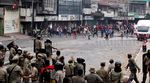 Warga Kampung Pulo dan Satpol PP Perang Batu