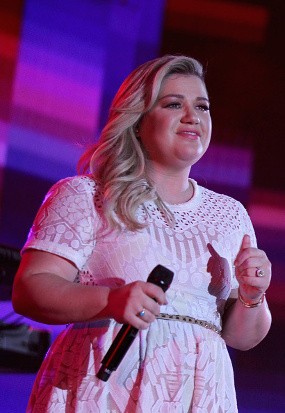 Selamat! Kelly Clarkson Hamil Anak Kedua