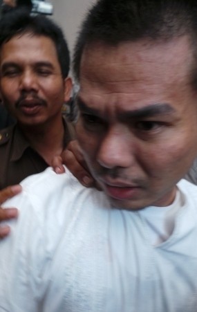 Pengacara Robbi Tantang Artis AA dan TM Hadiri Sidang Kliennya Tanpa Topeng