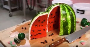 Mau Bikin Kue Berbentuk Semangka? Intip Tutorialnya dari Youtuber Ini